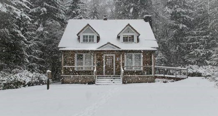 Tips and Benefits of Buying a Home During the Holidays